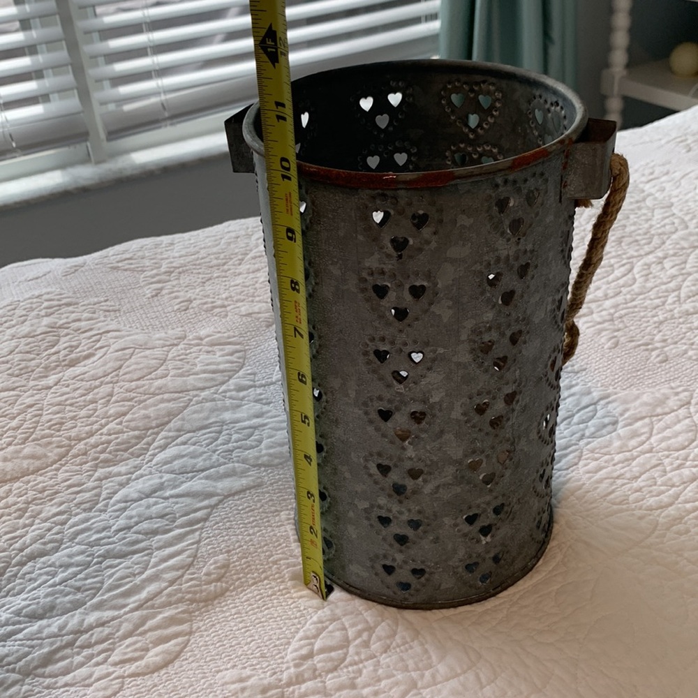 Galvanized heart lantern with rope handle - Picture 5 of 6